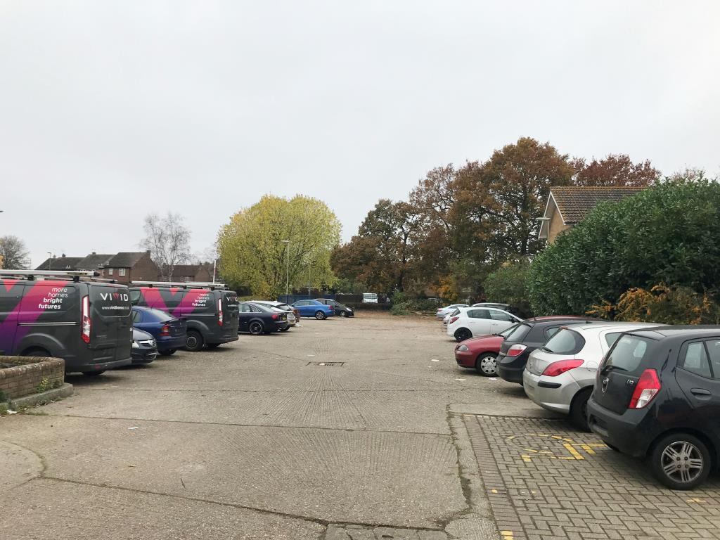 Lot: 138 - 10 FREEHOLD LOCK-UP GARAGES AND 52 CAR PARKING SPACES - Library Photos